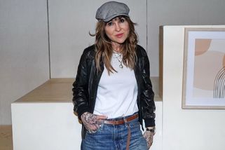 Kaira Hrachovcová se tentokrát svlékala pod taktovkou Hynka Čermáka. Nakonec šla dolů i podprsenka - Super.cz